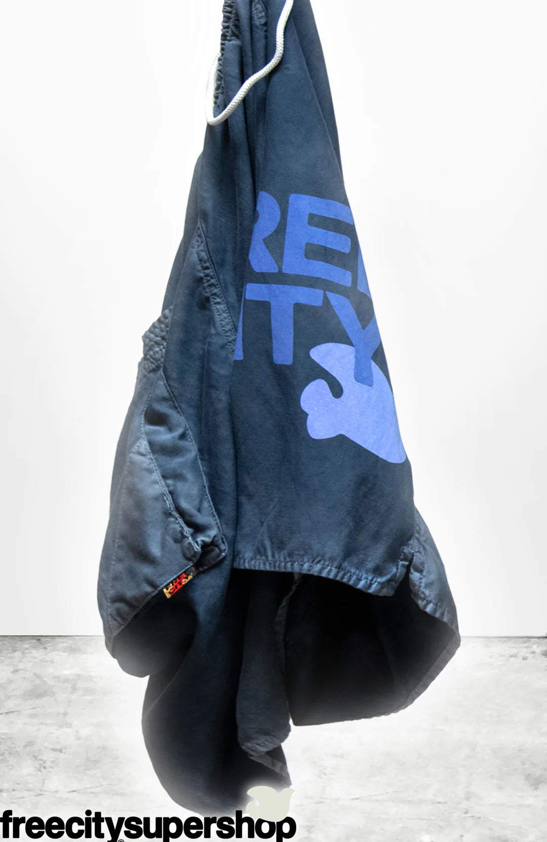 מכנס קצר Freecity Matte/Satin Back/Pocket