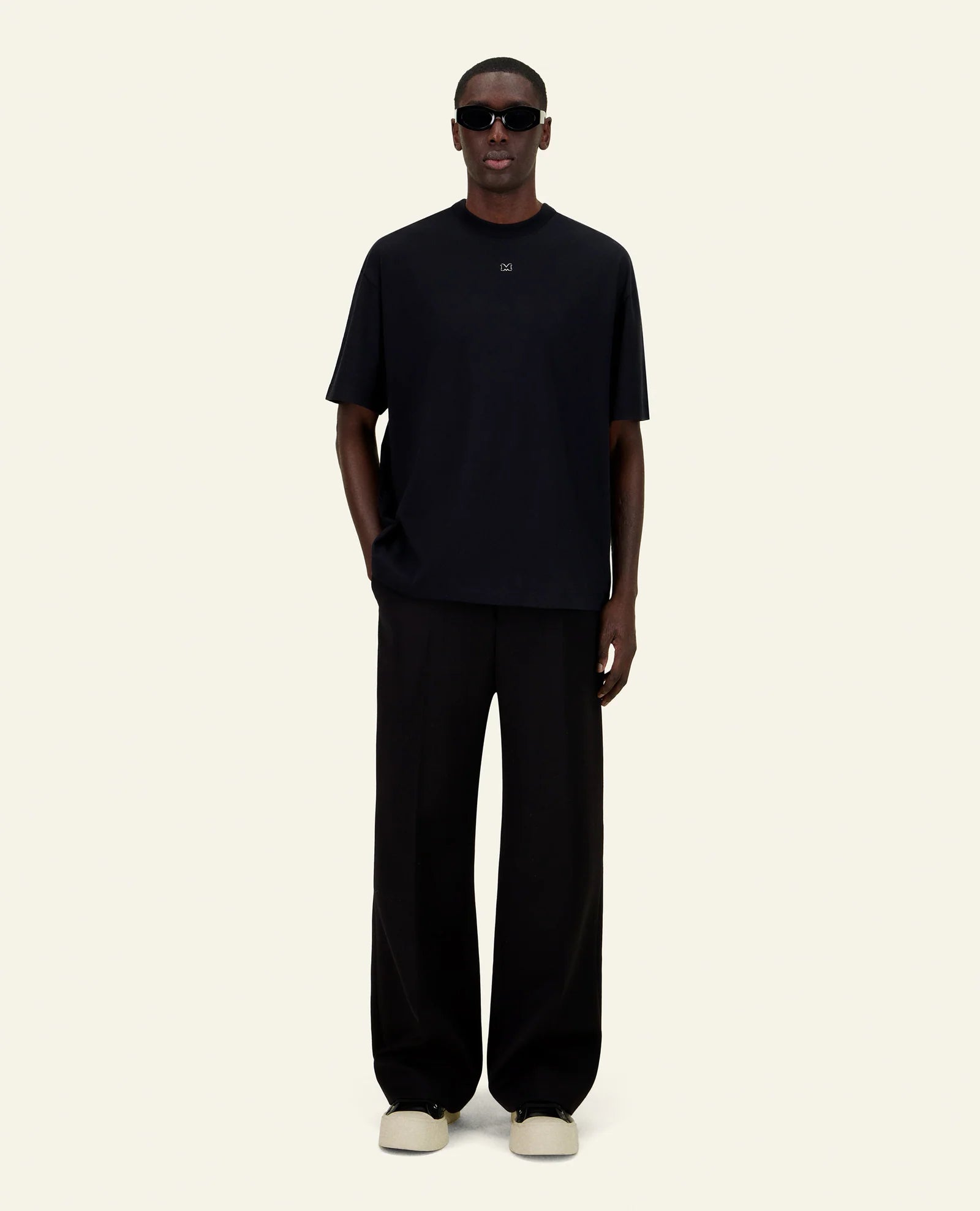 Elon tee-black