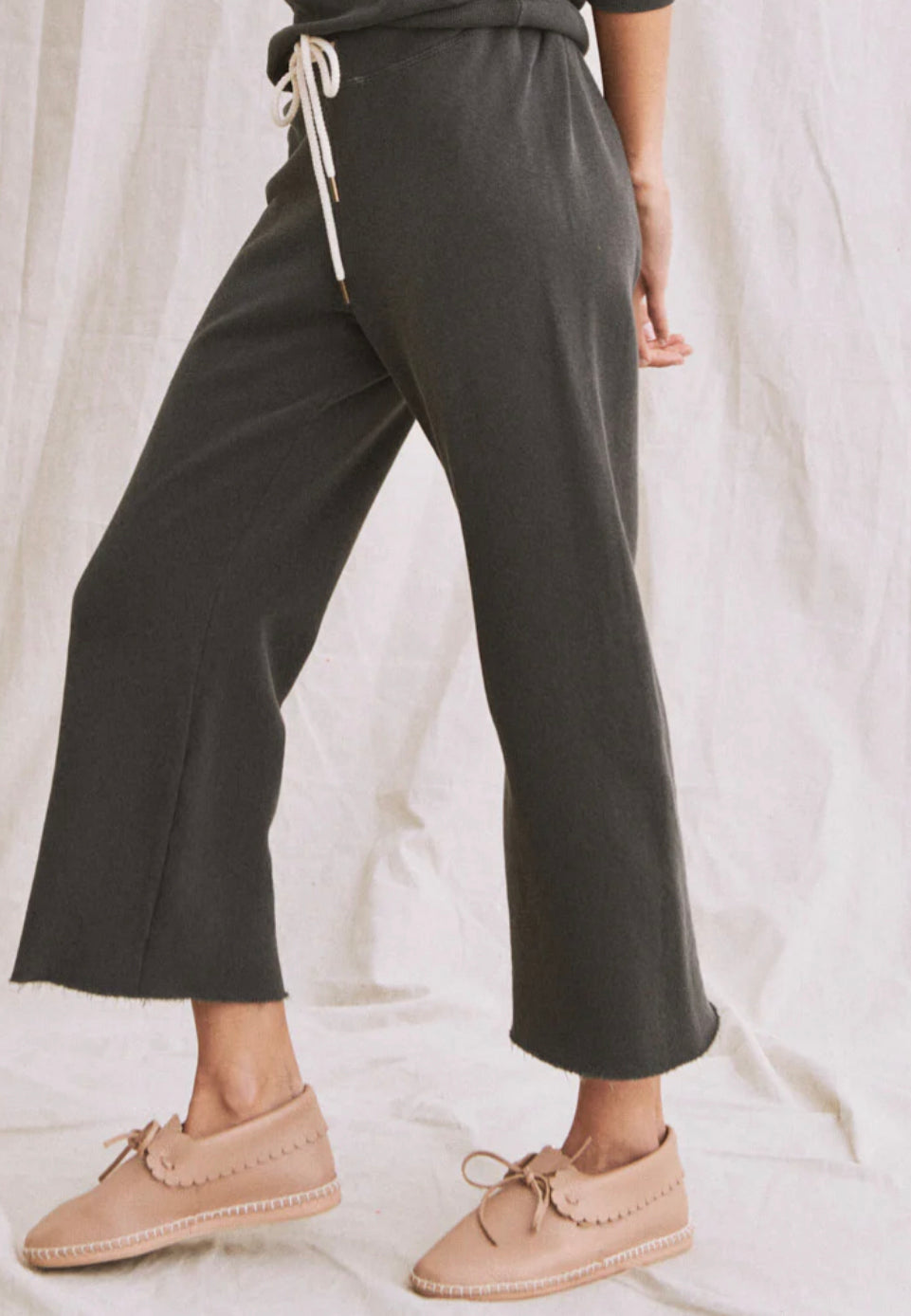 The Wide Leg Cropped Sweatpant - Washed Black