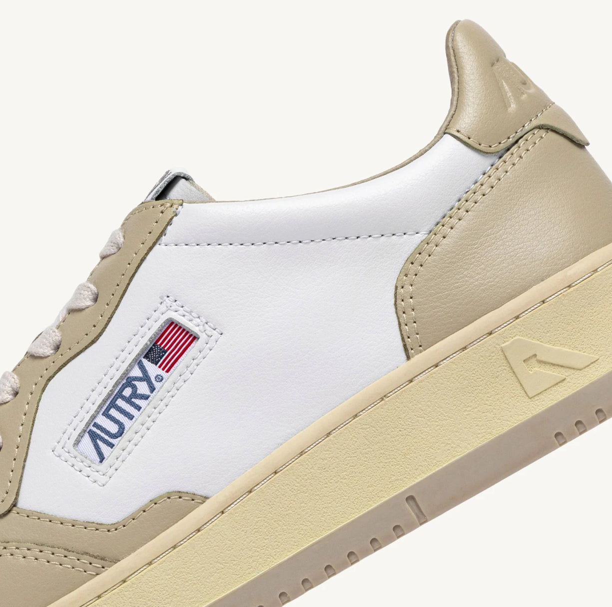 Medalist bicolor tidal foam