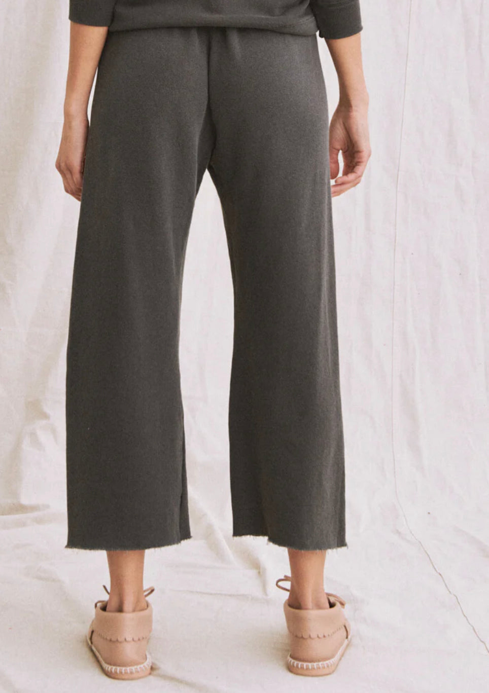 The Wide Leg Cropped Sweatpant - Washed Black