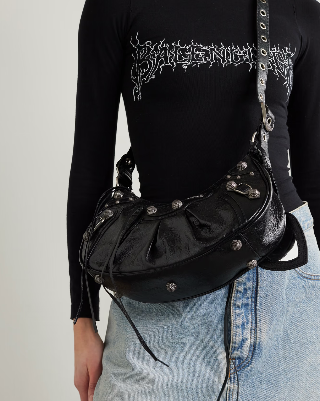 Le cagole small shoulder bag in black