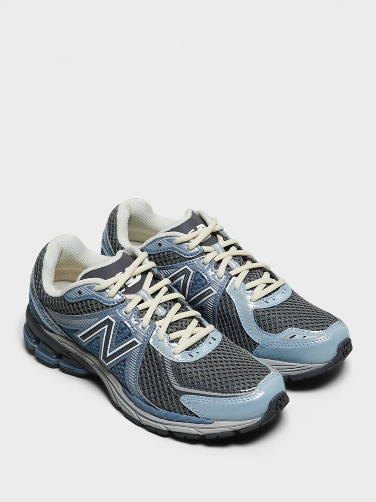 860 v2 sneakers