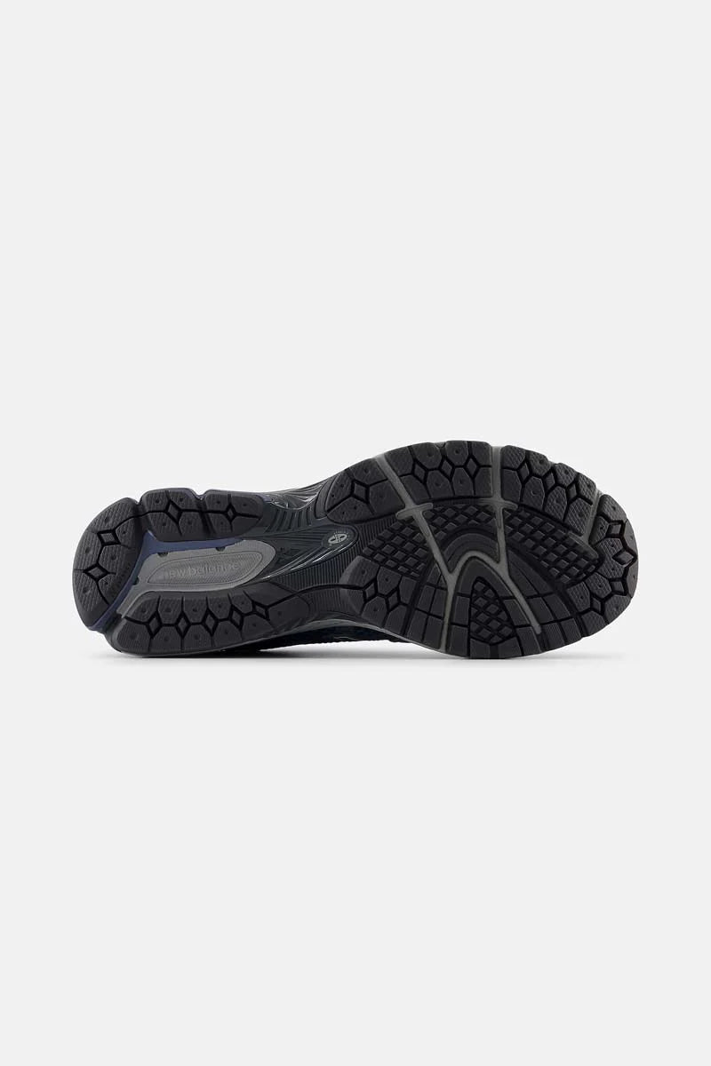 860 v2 sneakers