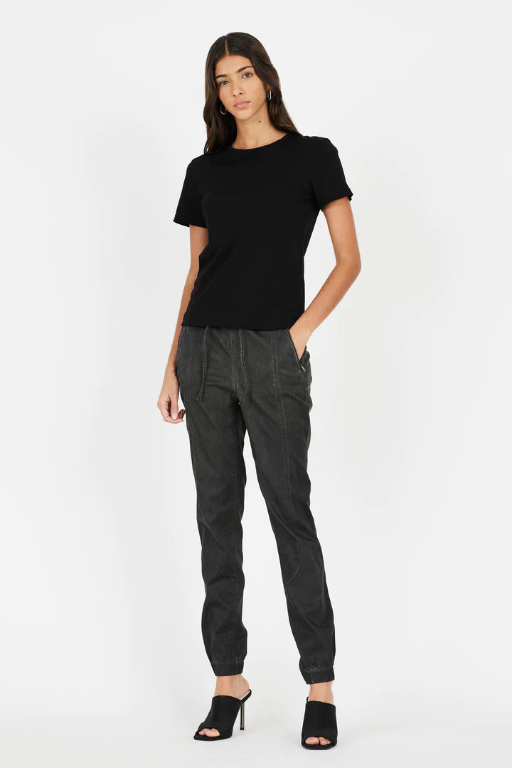 W Standard Tee - jet black