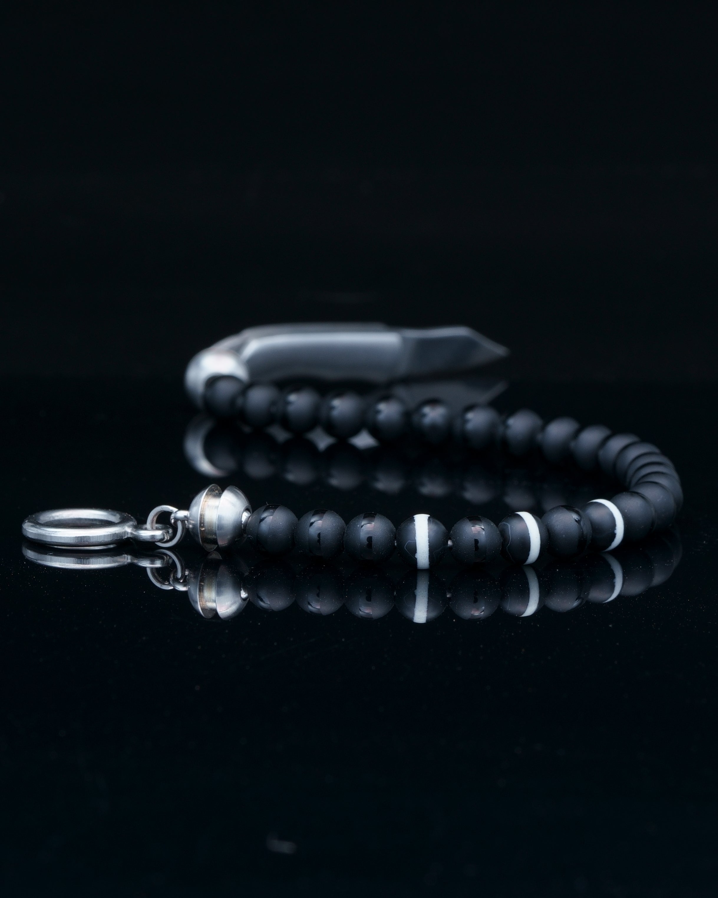 Onyx Dzi Black Stripe White Bracelet