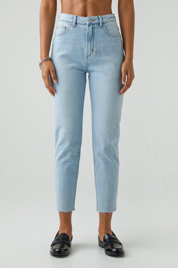 Lola Mom Jeans Morning Blue