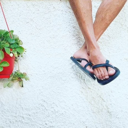 Bicolored cross flip flops black black