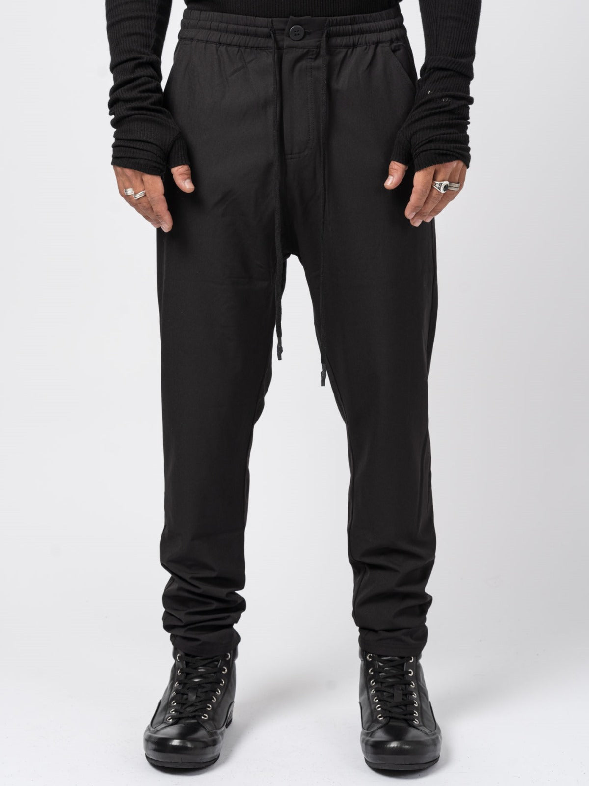 BLACK NYLON JOGGER