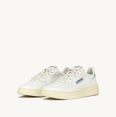 MEDALIST LOW SNEAKERS IN LEATHER COLOR WHITE LIGHT BLUE