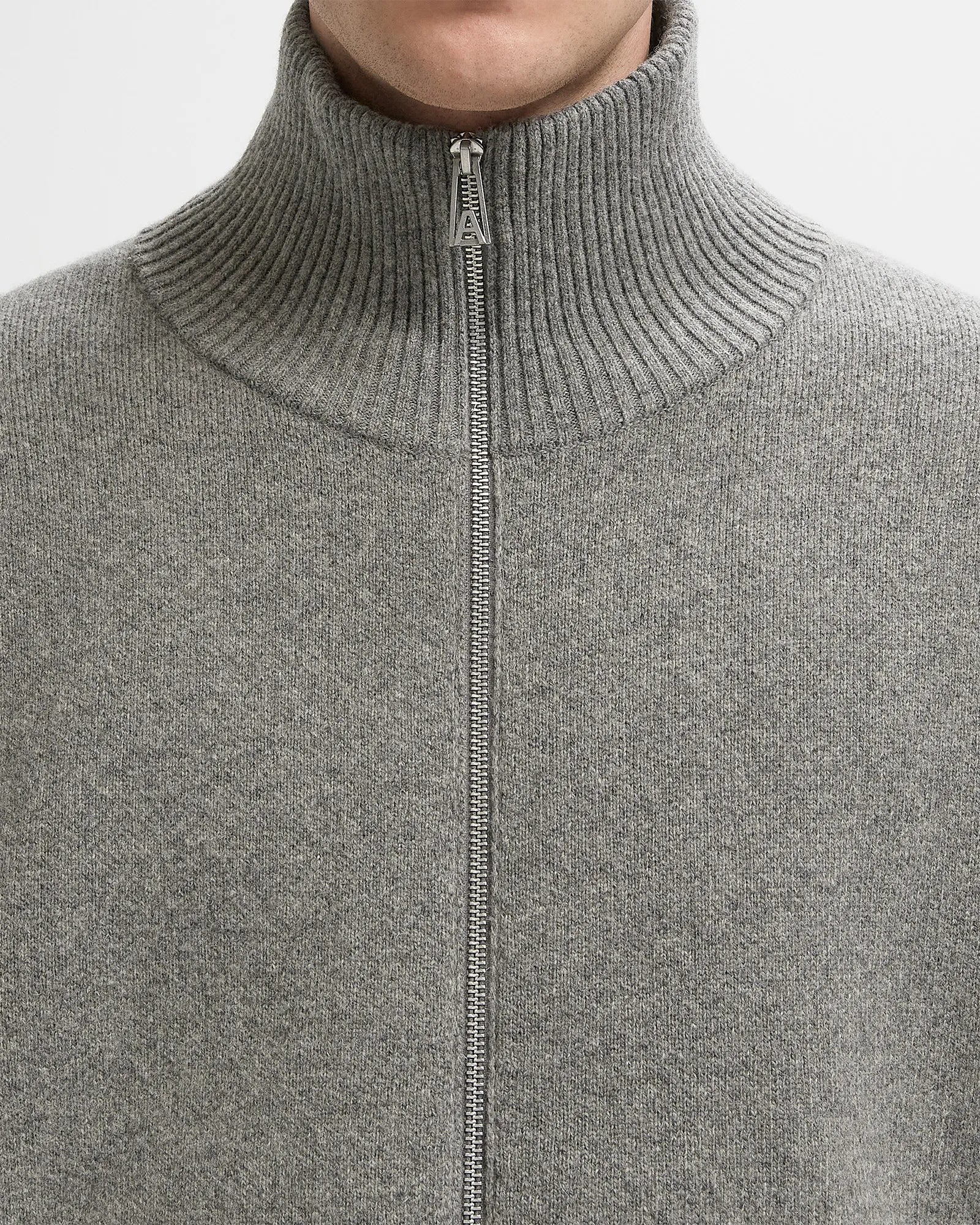 CORE ZIP-UP SWEATER