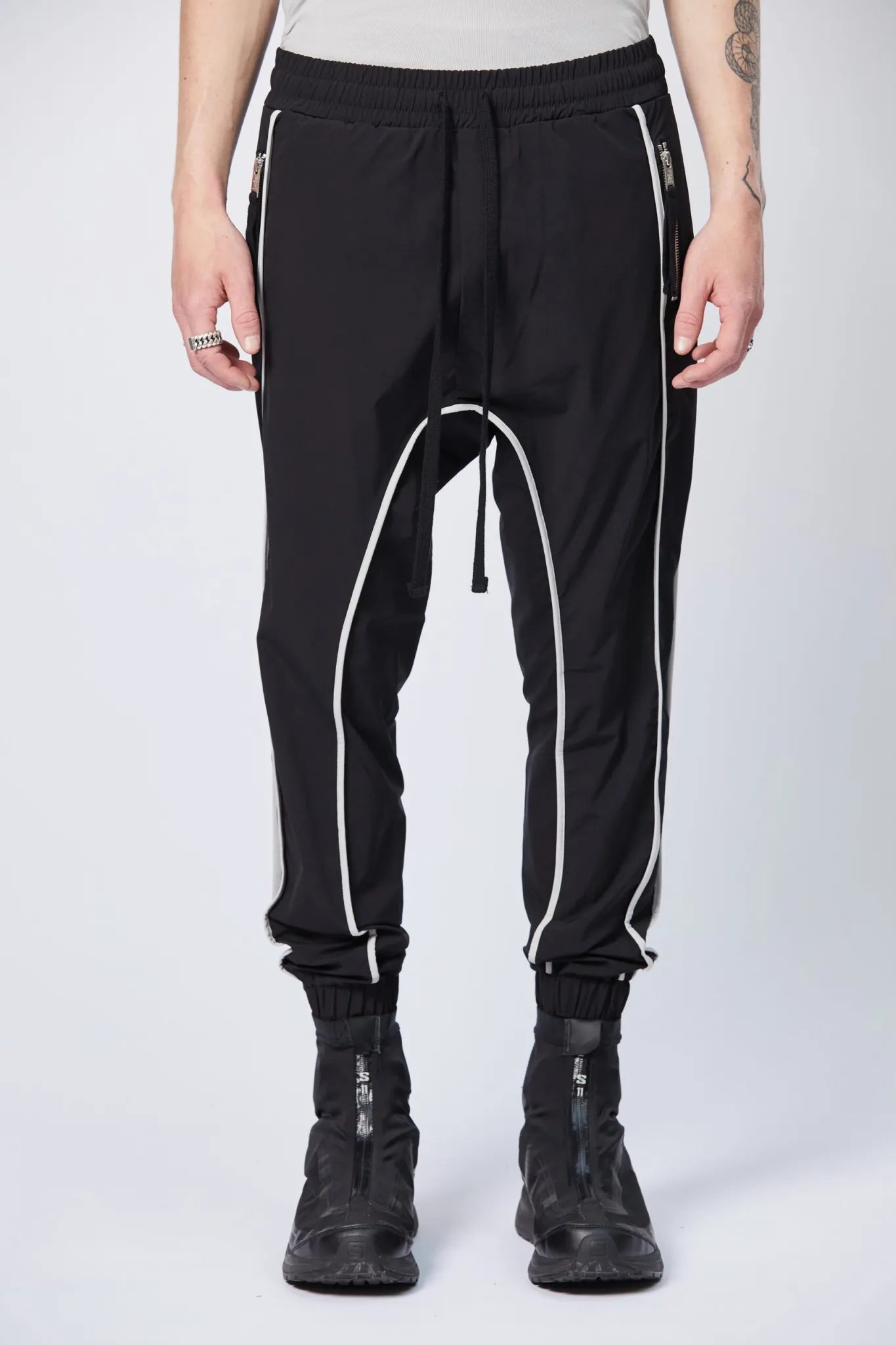 Line trousers - black