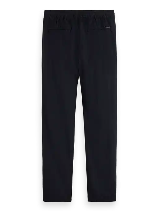 Regular straight fit