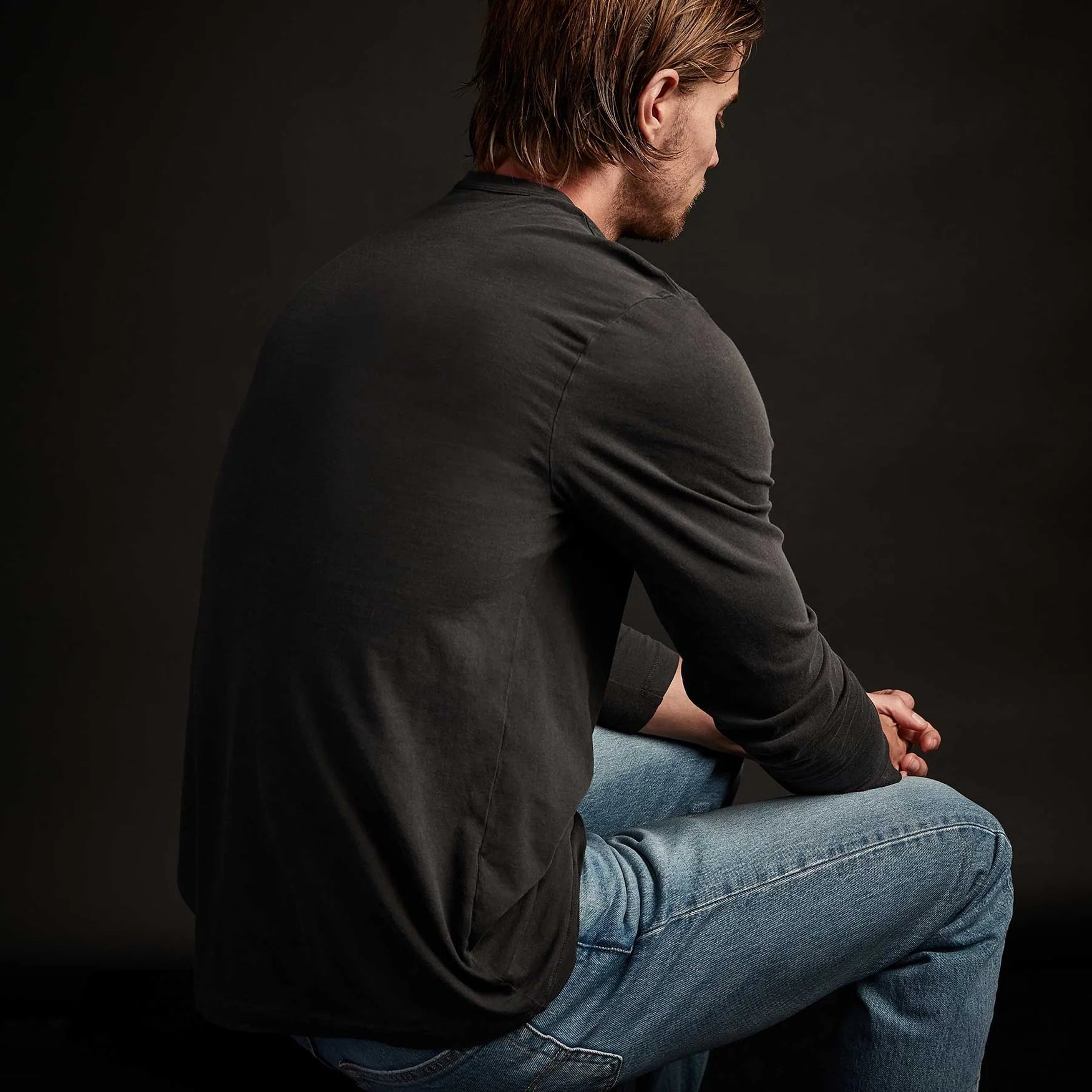 Long Sleeve Crew Neck T Shirt In Carbon