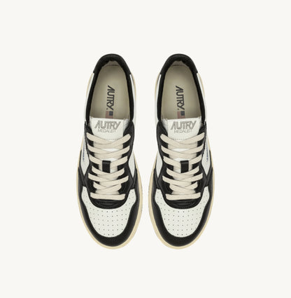 MEDALIST LOW SNEAKERS IN WHITE AND BLACK LEATHER WITH LETTERING