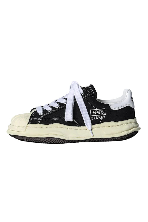 Blakey Canvas Low Top Sneakers Vintage Like Sole Black