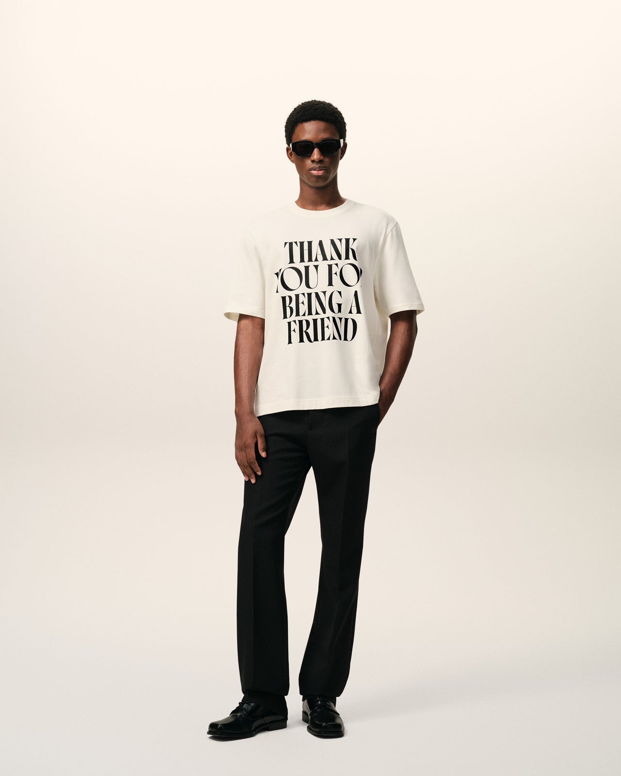 WHITE COTTON THANK YOU FOR BEING A FRIEND PRINT T-SHIRT
Short sleeves t-shirt in thick cotton jersey.