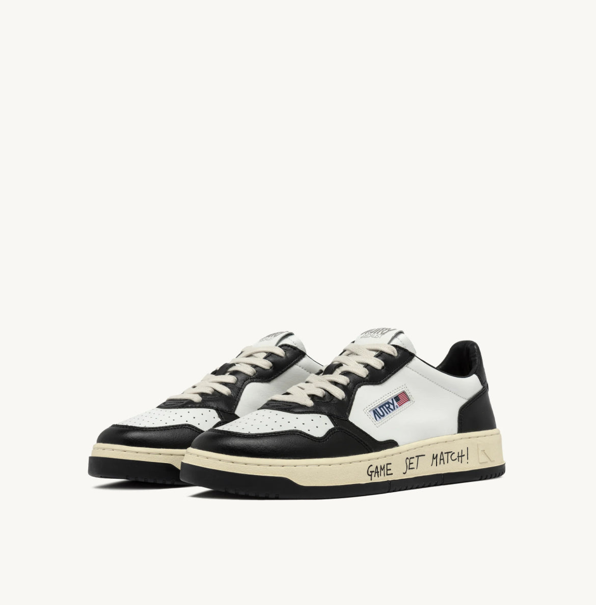 MEDALIST LOW SNEAKERS IN WHITE AND BLACK LEATHER WITH LETTERING