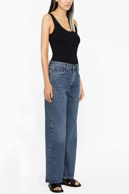 Low slung baggy jeans