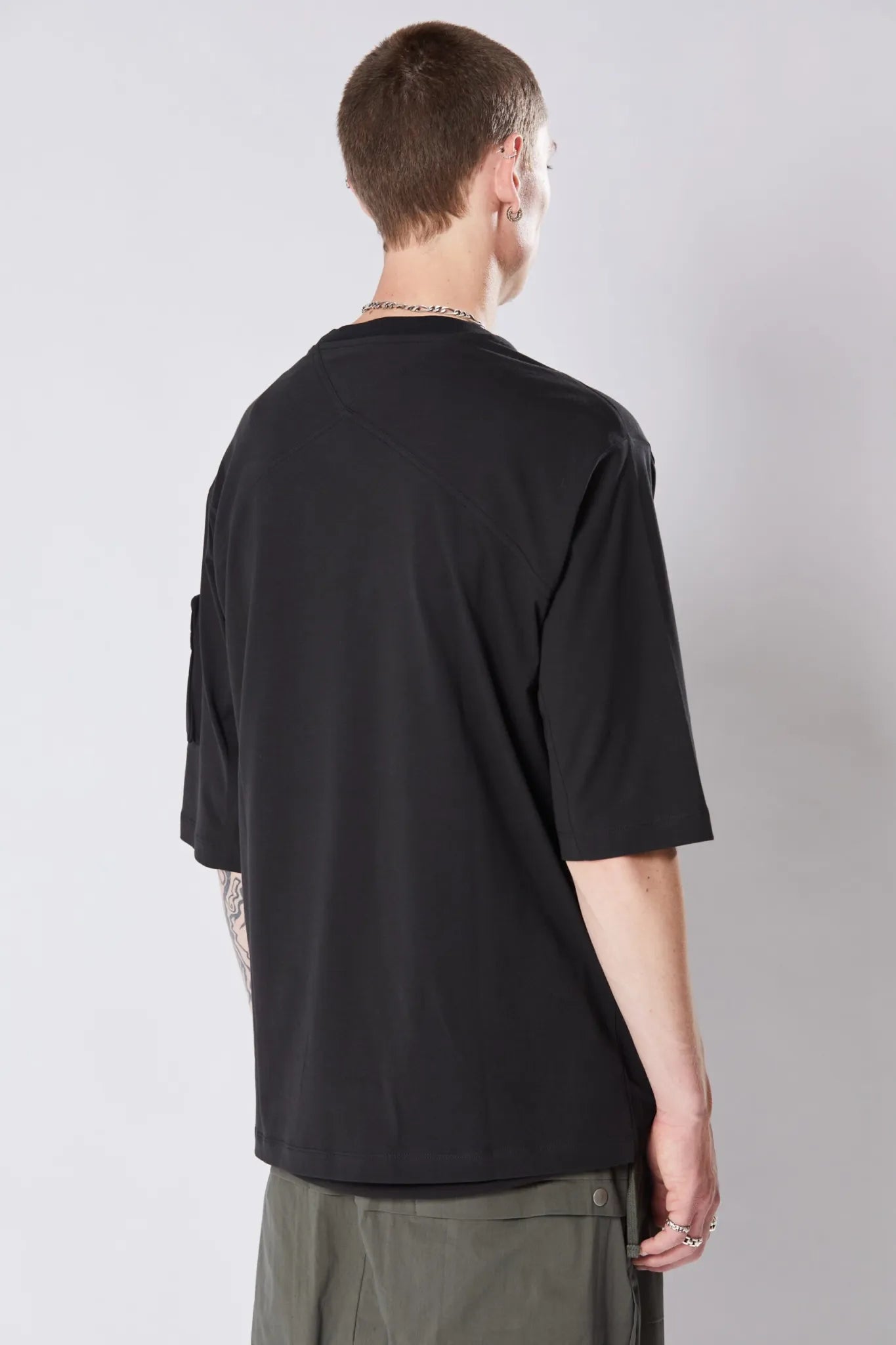 Side pocket tee - black