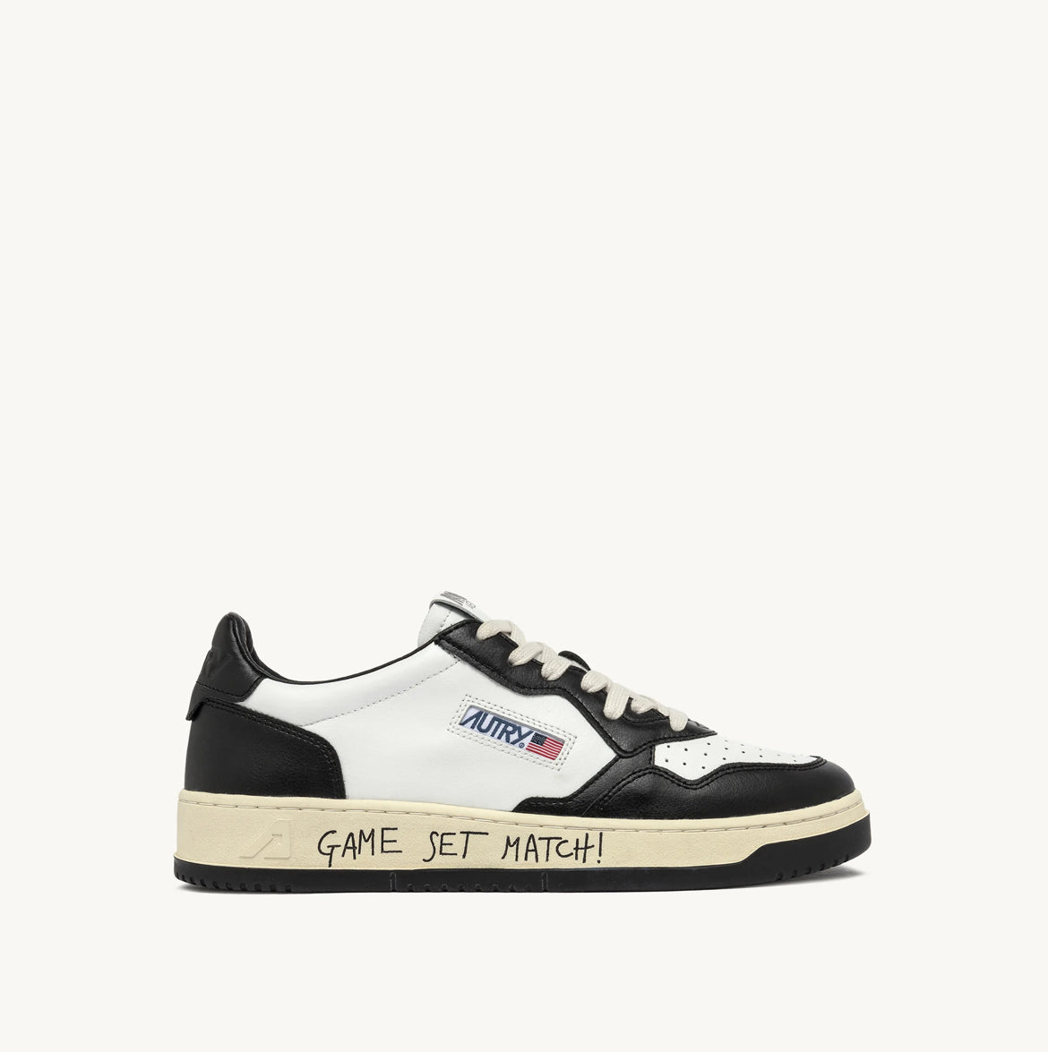 MEDALIST LOW SNEAKERS IN WHITE AND BLACK LEATHER WITH LETTERING