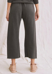 THE WIDE LEG CROPPED SWEATPANT - WASHED BLACK