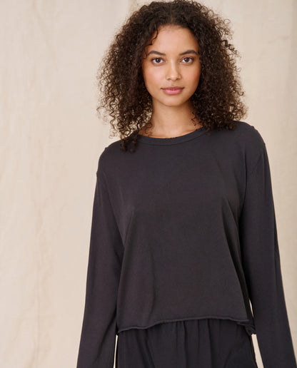 THE LONG SLEEVE CROP TEE - ALMOST BLACK