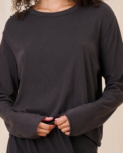 THE LONG SLEEVE CROP TEE - ALMOST BLACK