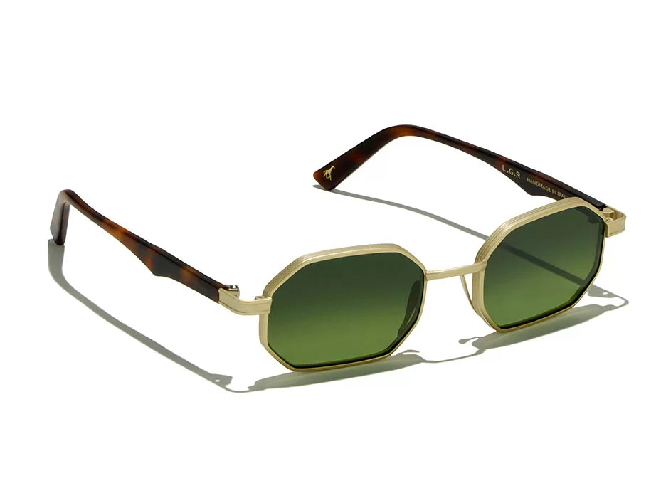 Axum in black and Matt gold