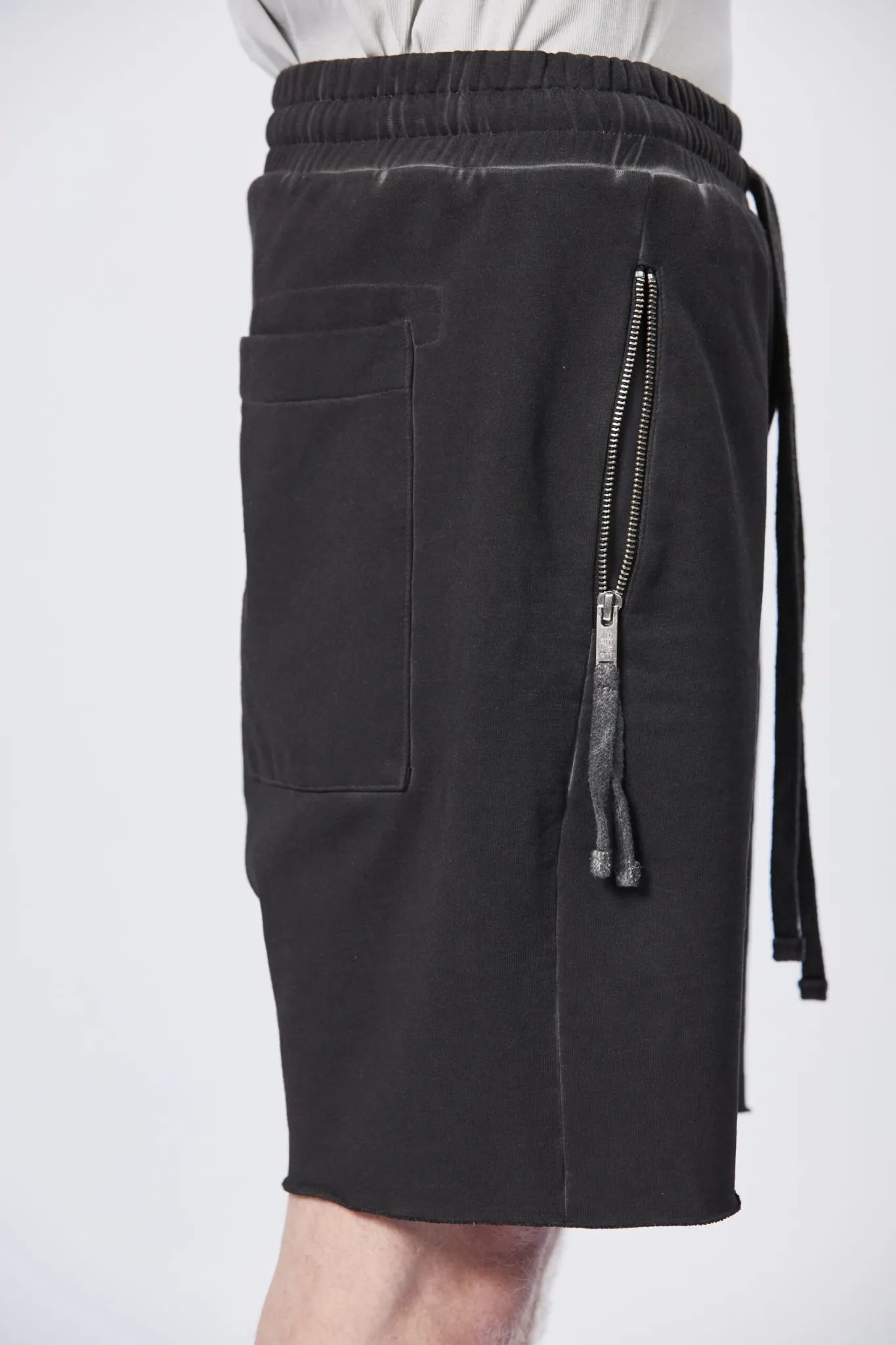 Two zip shorts - black oil