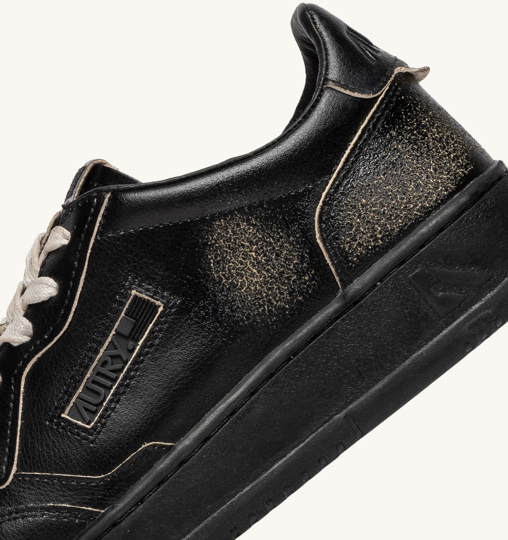 MEDALIST LOW SUPER VINTAGE SNEAKERS IN BLACK LEATHER