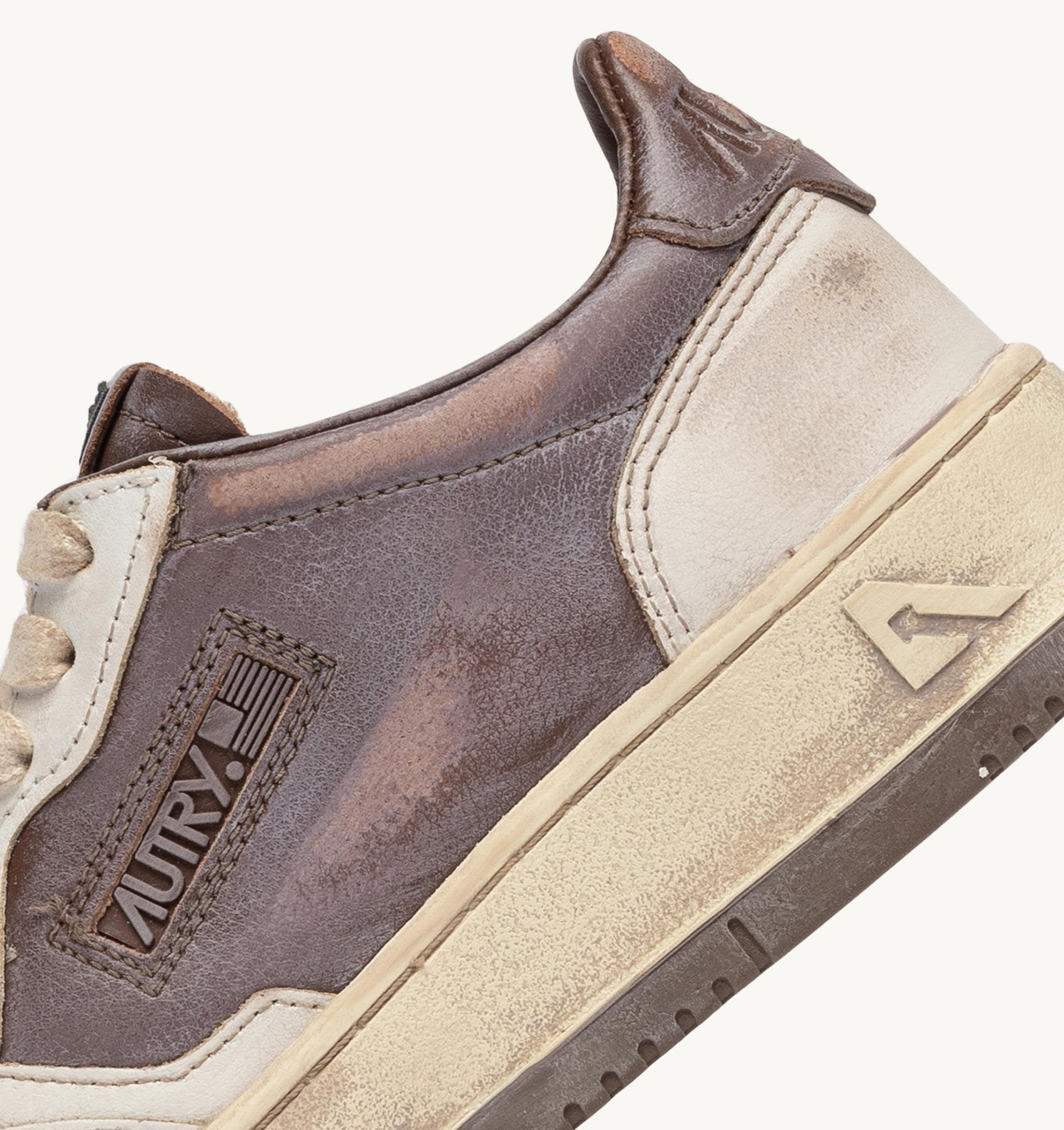 MEDALIST LOW SUPER VINTAGE SNEAKERS IN MUD PATRIDGE AND WHITE LEATHER