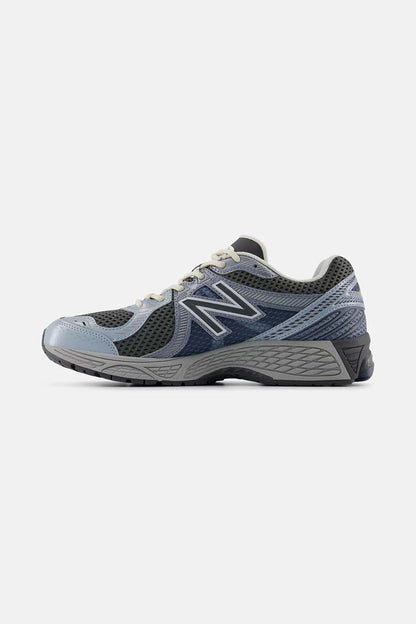 860 v2 sneakers
