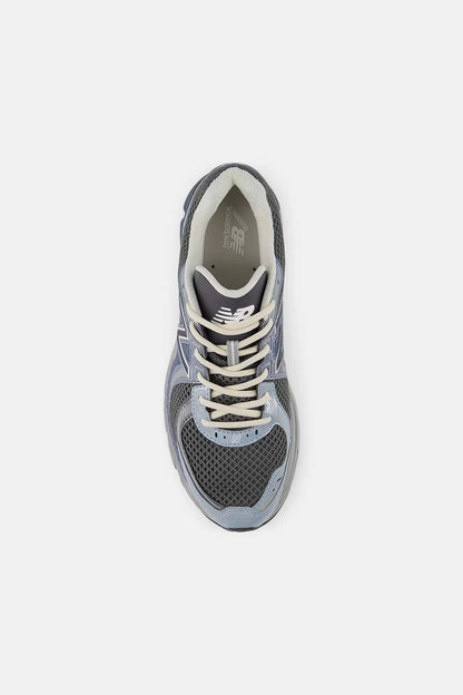 860 v2 sneakers