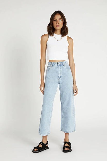 Street line crop walk away jeans