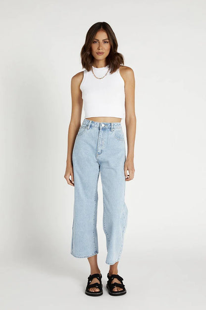 Street line crop walk away jeans