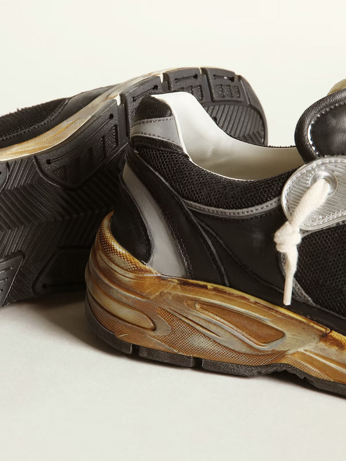 WOMEN’S RUNNING DAD - BLACK / GOLD / ICE