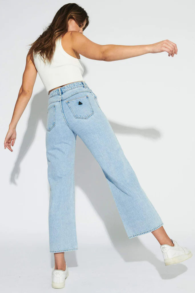 Street line crop walk away jeans